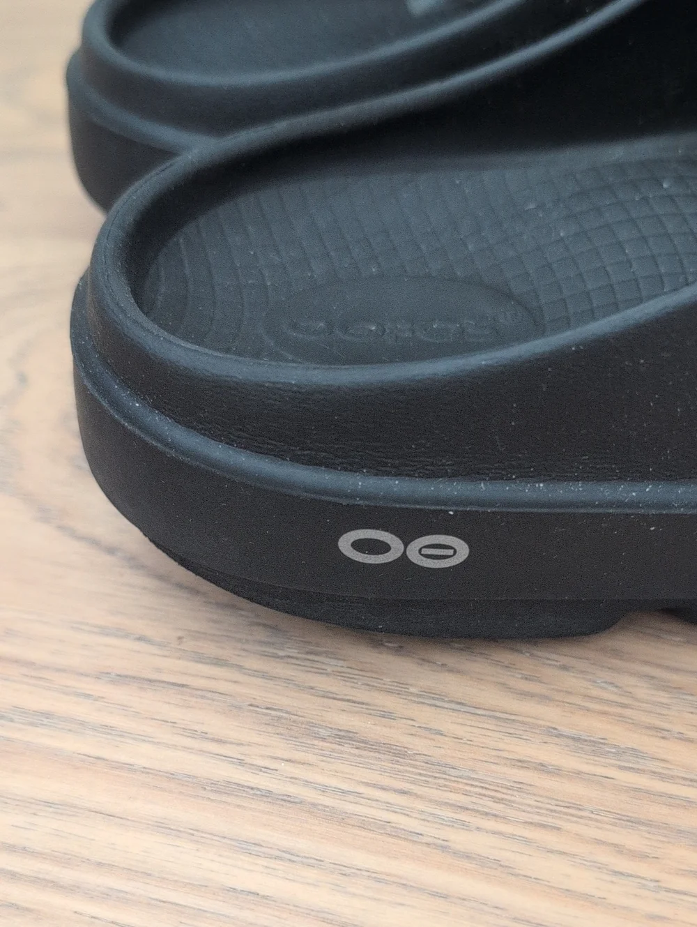 OOFOS Men's Black Slip-On Recovery Clogs Size M 8 W 10 EU41